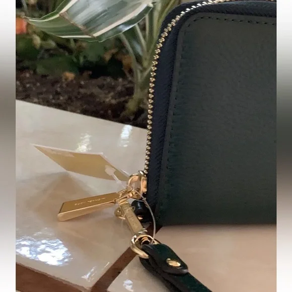 MICHAEL KORS JET SET LARGE FLAT GREEN LEATHER WALLET/WRISTLET PHONE CASE NEW TAG - Picture 4 of 12